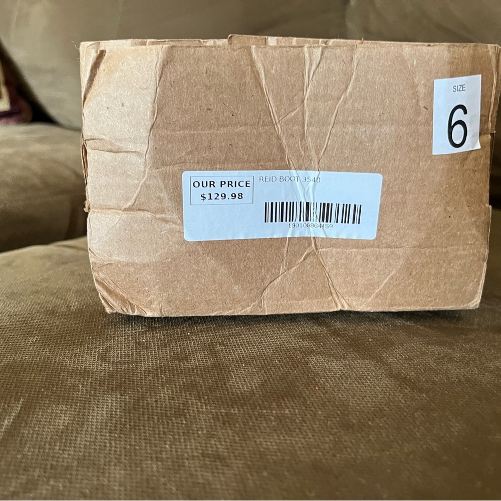UGG Reid Boot - Picture 10 of 11